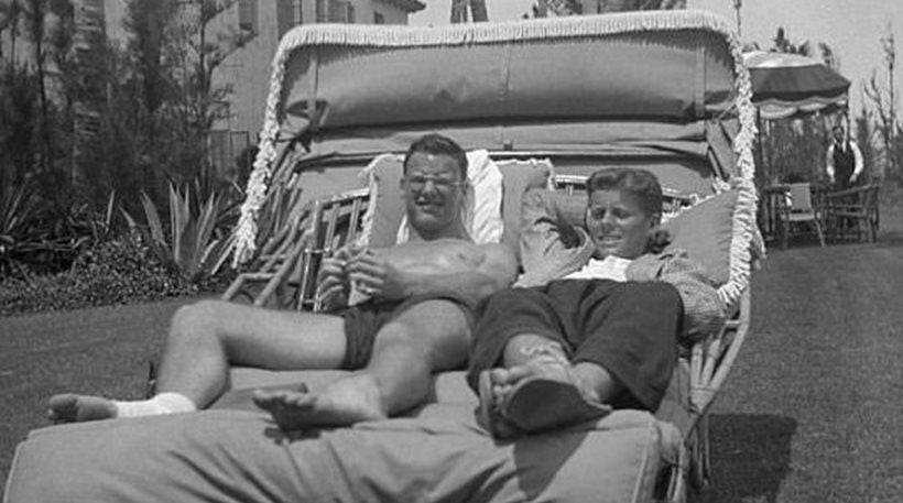 Αποκαλύψεις που σοκάρουν βιογράφου των Κένεντι για την «στενή σχέση» του JFK με τον γκέι κολλητό του (εικόνες)